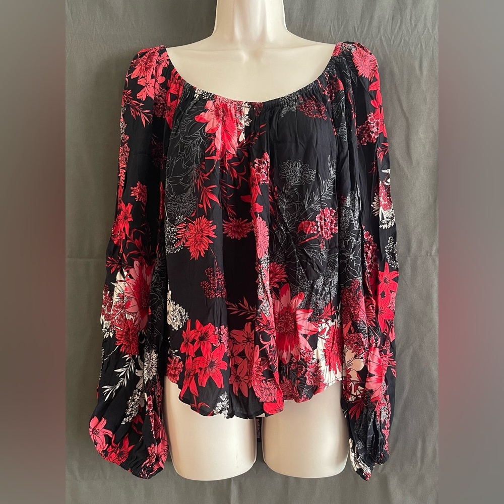 (12) NWT women's floral top Karen Kane (XS) MSRP $138